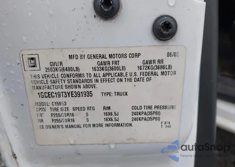 2000 Chevrolet Silverado 1500 from USA, damaged, VIN 1GCEC19T3YE391935